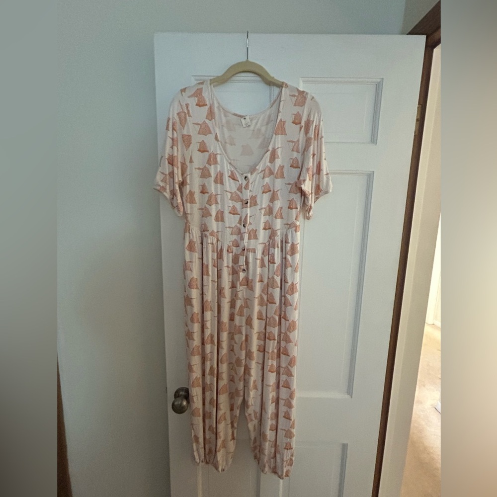Kate Quinn women’s romper size Large. Bamboo. Gently worn.